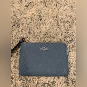✨💎NWT Coach Corner Zip Wristlet ✨💎